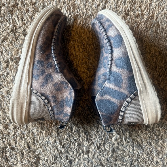 Hey Dude - Picture 2 of 5